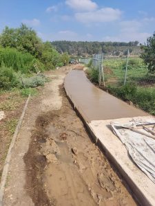 סלילת מקטע משביל הבטון (שביל הנחל) בעין יבקע, קרדיט: נחלת הכלל סלילת מקטע משביל הבטון (שביל הנחל) בעין יבקע, קרדיט: נחלת הכלל